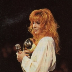 Mylène Farmer aux Victoires de la Musique le 19 novembre 1988