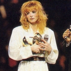 Mylène Farmer aux Victoires de la Musique le 19 novembre 1988