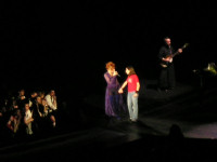 Mylène Farmer - Avant que l'ombre... à Bercy - 29 janvier 2006 - Fan sur scène