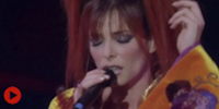 Mylène Farmer chante "Beyond my control" - Mylenium Tour