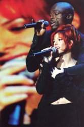 Mylène Farmer Seal 2002 NRJ Music Awards