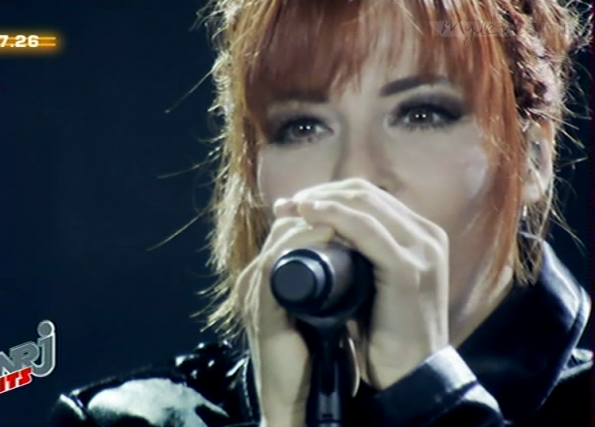 Mylène Farmer C'est dans l'air live Clip Capture